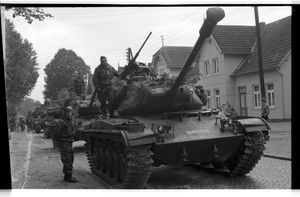 1957년 10월 2일, 독일 트라타우와 노이뮌스터 지역에서 열린 Manöver Südwind 훈련 중 제3기갑사단의 Kampfgruppe A 3 소속 M41 전차.