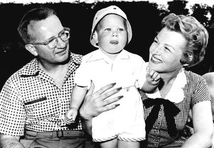 1954년 스태포드, 웨스턴, 그리고 그들의 아들 팀