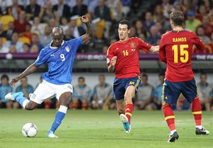 부스케츠(중앙)가 스페인 소속으로 이탈리아를 상대로 유로 2012 결승전에서 뛰고 있는 모습.