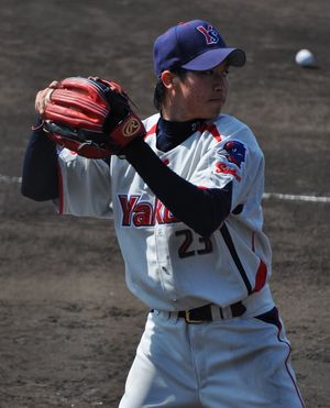 2011년 우라소에 시립 야구장에서 열린 시범 경기에서 등번호 23번을 착용한 야마다