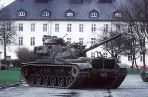 1985년 실험적인 NATO 위장 무늬의 M60A1