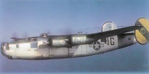 713 비행대, 448 폭격단의 B-24H 리버레이터 "Do Bunny"; 1945년 3월 25일 독일 Soltau 상공에서 Me 262 제트기에 의해 격추됨