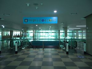 1, 7호선 도봉산역으로 이어진 환승통로