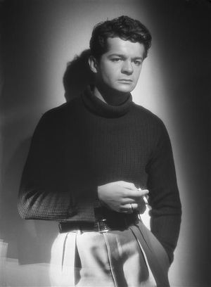 아르쿠르 스튜디오에서 촬영한 레지아니 사진, 1943