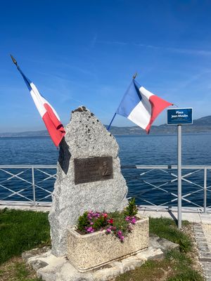 생-갱골프에 있는 장 물랭 기념비