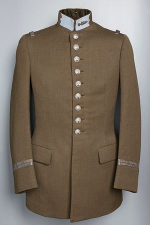 생시르 교관 시절 오트클로크 중위의 제복