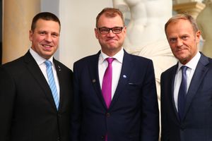 유하 시필래와 에스토니아 총리 위리 라타스, 유럽 이사회 의장 도날트 투스크, 2017년 탈린 디지털 정상 회담