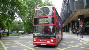 유스턴을 출발하는 30번 노선