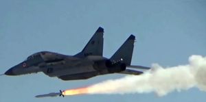 R-77 미사일을 발사하는 MiG-29K