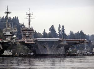 2017년 2월, 퓨젯 사운드 해군 조선소에 정박해 있는 퇴역 USS 키티호크