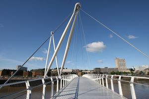 뉴포트 시티 보행자교