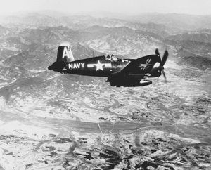 미국 보우트 사가 개발한 함상 전투기 F4U Corsair