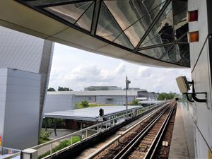 노스사우스선과 이스트웨스트선에서 사용되는 노변 신호 장비.