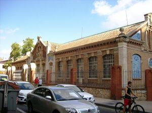 페레 카세예스 이 타라츠가 설계한 에스콜레스 프라트 데 라 리바(1911년)