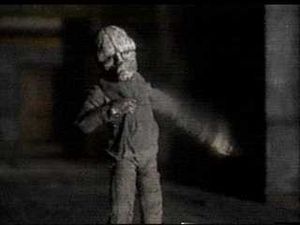 스크린샷 "Sober" 뮤직 비디오에 등장하는 휴머노이드 생명체