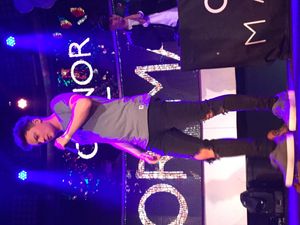 메이너드가 2017년 3월 25일 로테르담에서 공연하고 있다.