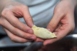 펠메니 만들기. 부랴티야, 러시아