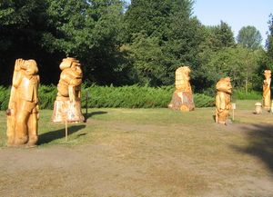 드레블란디아 축제의 나무 조각품