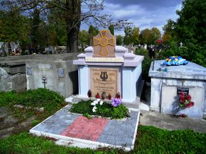 스트리 출신의 오스타프 니잔키우스키 (1862-1919) 우크라이나 그리스 가톨릭 사제, 작곡가, 공인 및 그의 아내 헬렌 (1868-1927)의 무덤