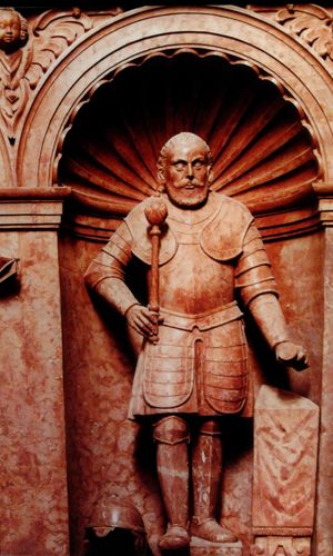 조우크바의 창립자 스타니스와프 촐키에프스키의 동상, 성 로렌스 성당