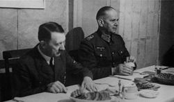 제6군 사령부를 방문한 히틀러와 식사하는 라이헤나우(1941년 9월 27일, 우크라이나)