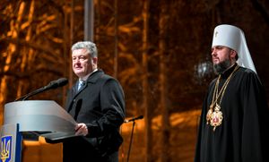 통합 회의 직후의 에피파니우스 대주교와 우크라이나 대통령 포로셴코