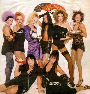 1995년 부에노스 아이레스의 드래그 퀸들이 나이트클럽을 광고하고 있다