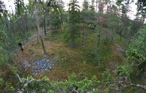 핀란드 오울루 라야캉가스에 있는 이른바 거인의 교회. 이 크고 직사각형의 석조 구조물의 용도는 불분명하다.