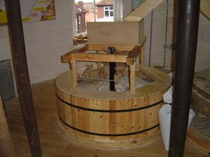 홀게이트 풍차의 맷돌 한 쌍