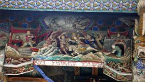 안후이성 보저우 화희루(花戏楼)의 목조 조각. 텅 빈 성 앞에서 늙은 노인이 빗자루로 쓸고 있고, 사마의(司馬懿)의 군대는 도망치고 있다.