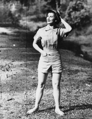 1952년, 버뮤다 반바지를 입은 여자