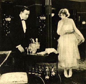 메이 앨리슨과 함께 출연한 팔레트의 더워지면 (1920)