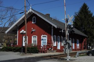 현재 약국으로 사용되고 있는 구 역 건물