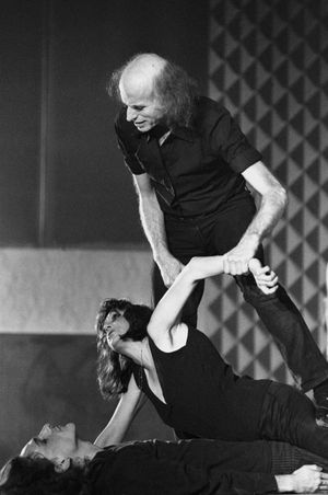 줄리안 베크(상단)와 주디스 말리나(중간)가 리빙 시어터에서 리허설을 하고 있다.