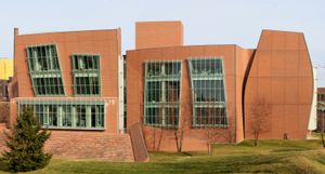 프랭크 게리가 설계한 분츠 분자 연구 센터는 의과대학 캠퍼스의 일부이다.