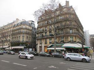 레 되 마고는 배경이자 촬영 장소였다.