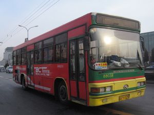 베이징 동물원 근처의 킹롱 초기 모델인 XMQ6100SL