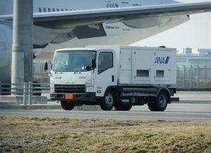 ANA의 항공 전원차 (이스즈 엘프)