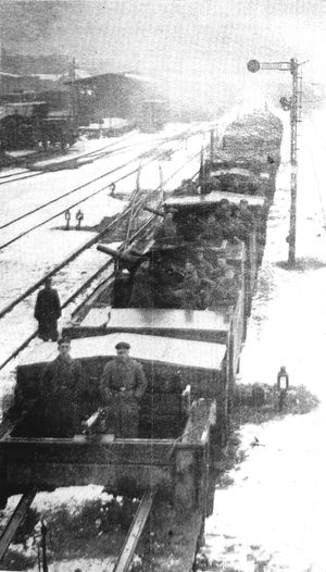 1919년 Grenzschutz 기간 동안 역에 정차한 독일 장갑 열차