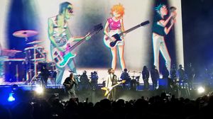 2018년 10월 The Now Now Tour에서 바클레이스 센터에서 공연하는 고릴라즈