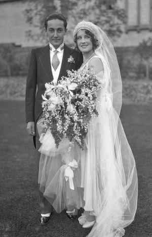 1927년 결혼식 날의 시어러와 탈버그