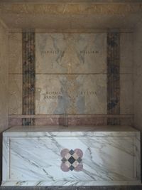 노마 시어러의 납골당 - 포리스트 론 글렌데일