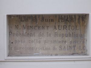 재건의 첫 삽을 뜨는 모습