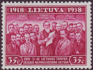요나스 바사나비추스가 리투아니아 독립 선언서를 읽는 모습, 리투아니아 우표에 묘사됨(1938)