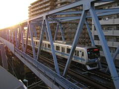 도쿄 메트로 1주년 헤드마크를 부착한 제42편성 (2005년 5월 3일 / 미나미스나마치 - 니시카사이)