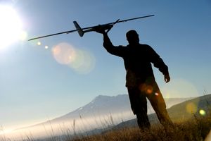 2008년 와이오루에서 카후 무인 항공기 발사를 준비하는 제16 야전 포병 연대 소속