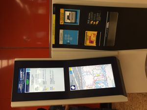 2017년 몽콕 역의 옥토퍼스 카드 잔액 조회 및 충전기.