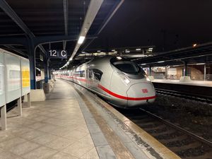 쾰른 메세/도이츠에 정차한 DB 408형 벨라로 MS