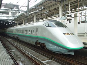 2006년 7월 '쓰바사' 열차로 운행 중인 E3-1000계 L52편성