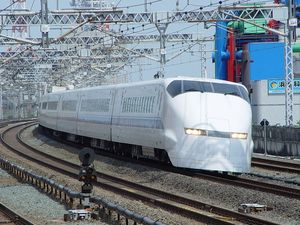 2003년 4월, 하마마츠역 근처에서 시험 운행 중인 시제차 J1